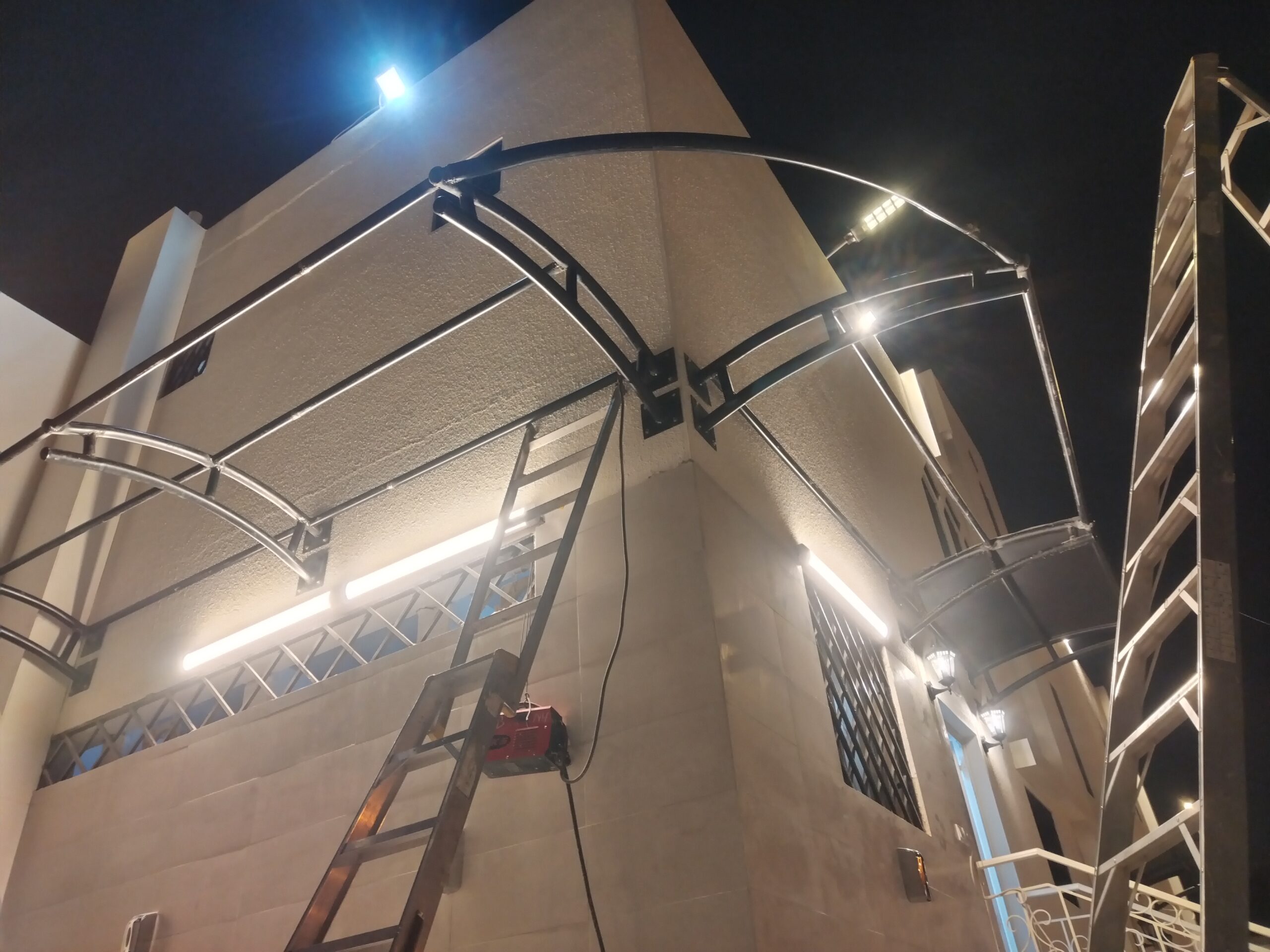 حداد مضلات جلسات سواتر صيانه وفك وتركيب المستودعات