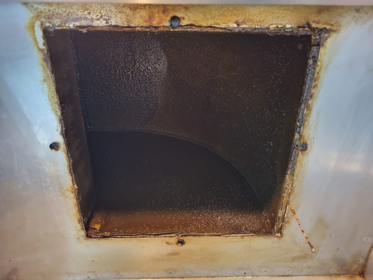 تنظيف مداخن المطاعم صيانه وغسيل مداخن