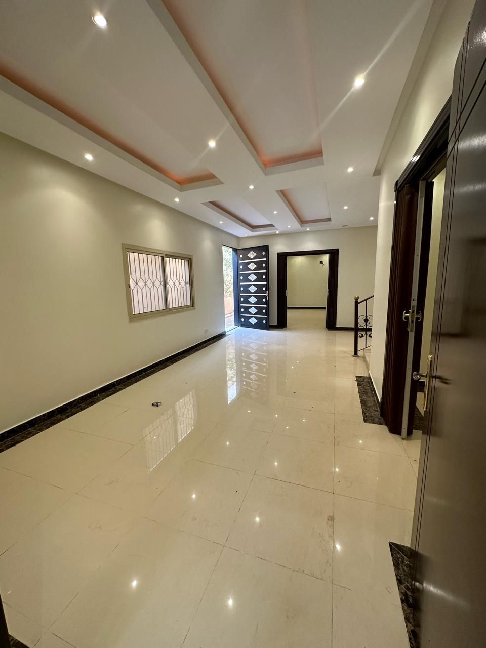 للبيــــــــع فيلا مساحة ٣٦٢ حي الياسمين