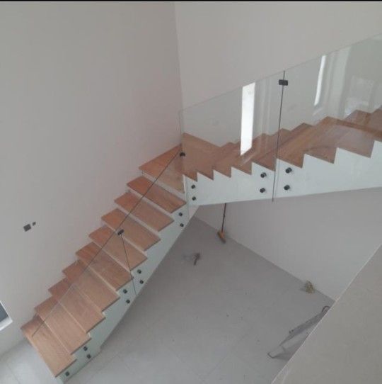 فني زجاج سكريت في الرياض الصناعية القديم