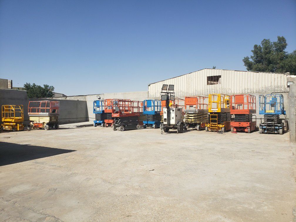 سقالات كهربائيه للايجار اليومي والشهري والسنوي