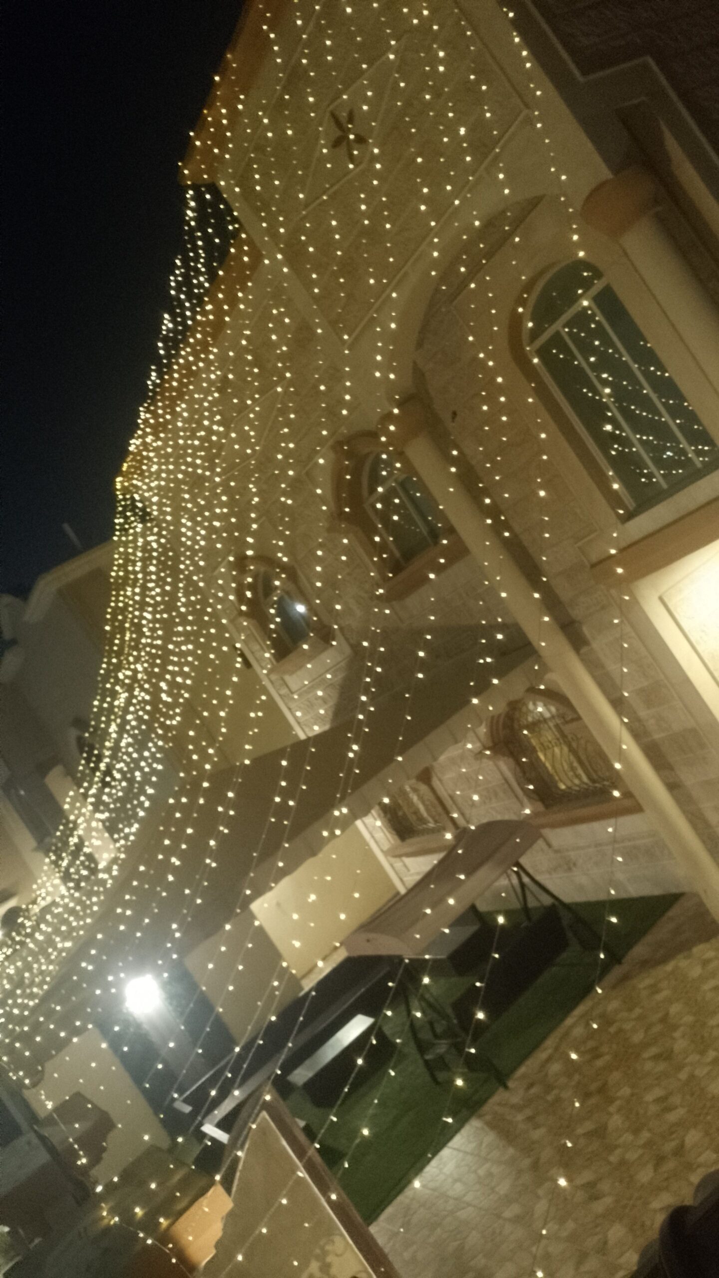 تاجير كراسي وطاولات وسماعات وزل ومكيفات وجلسات شعب