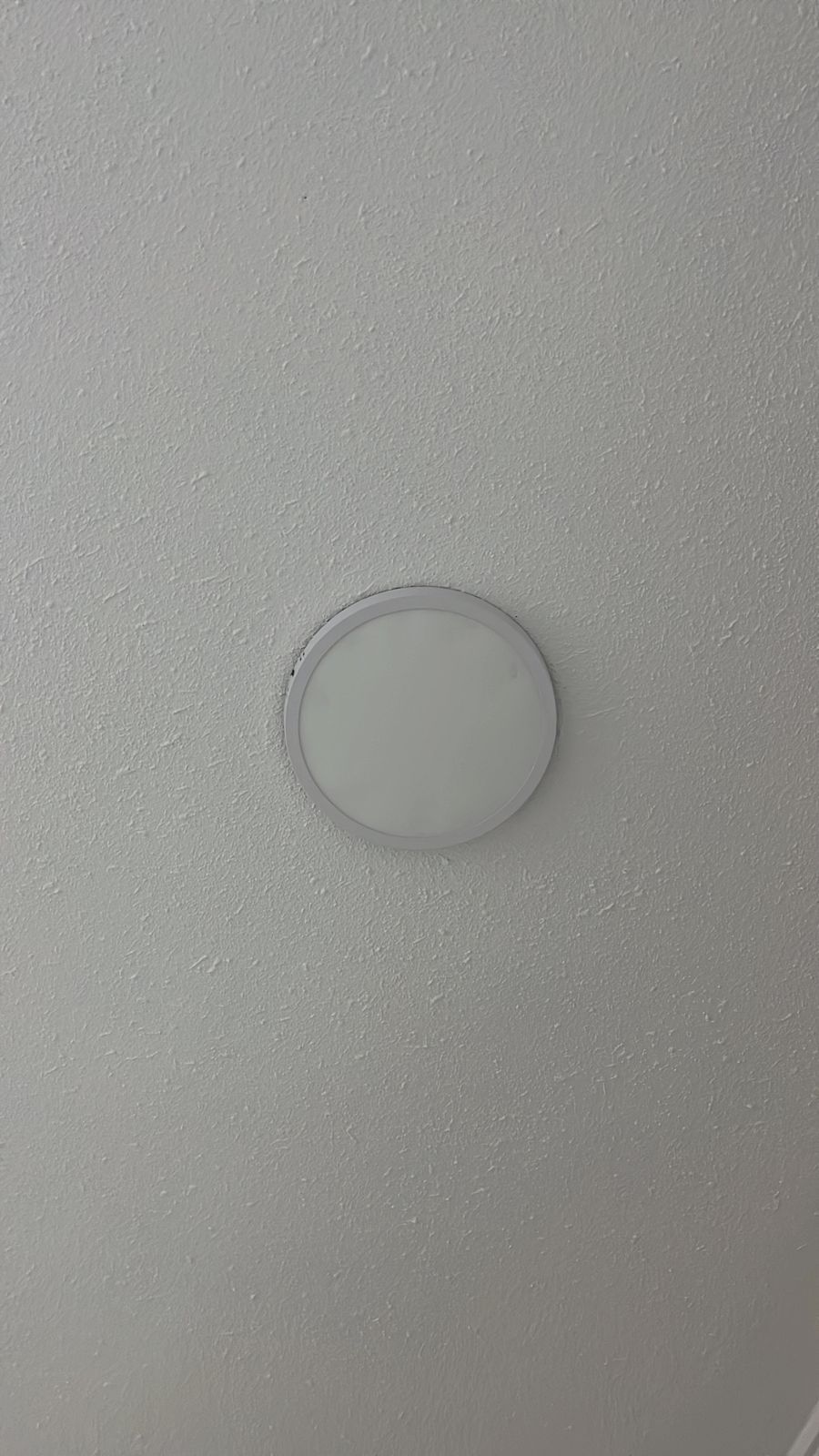 كهربائي شمال الرياض صيانه تركيب مفتاح افياش ثريات