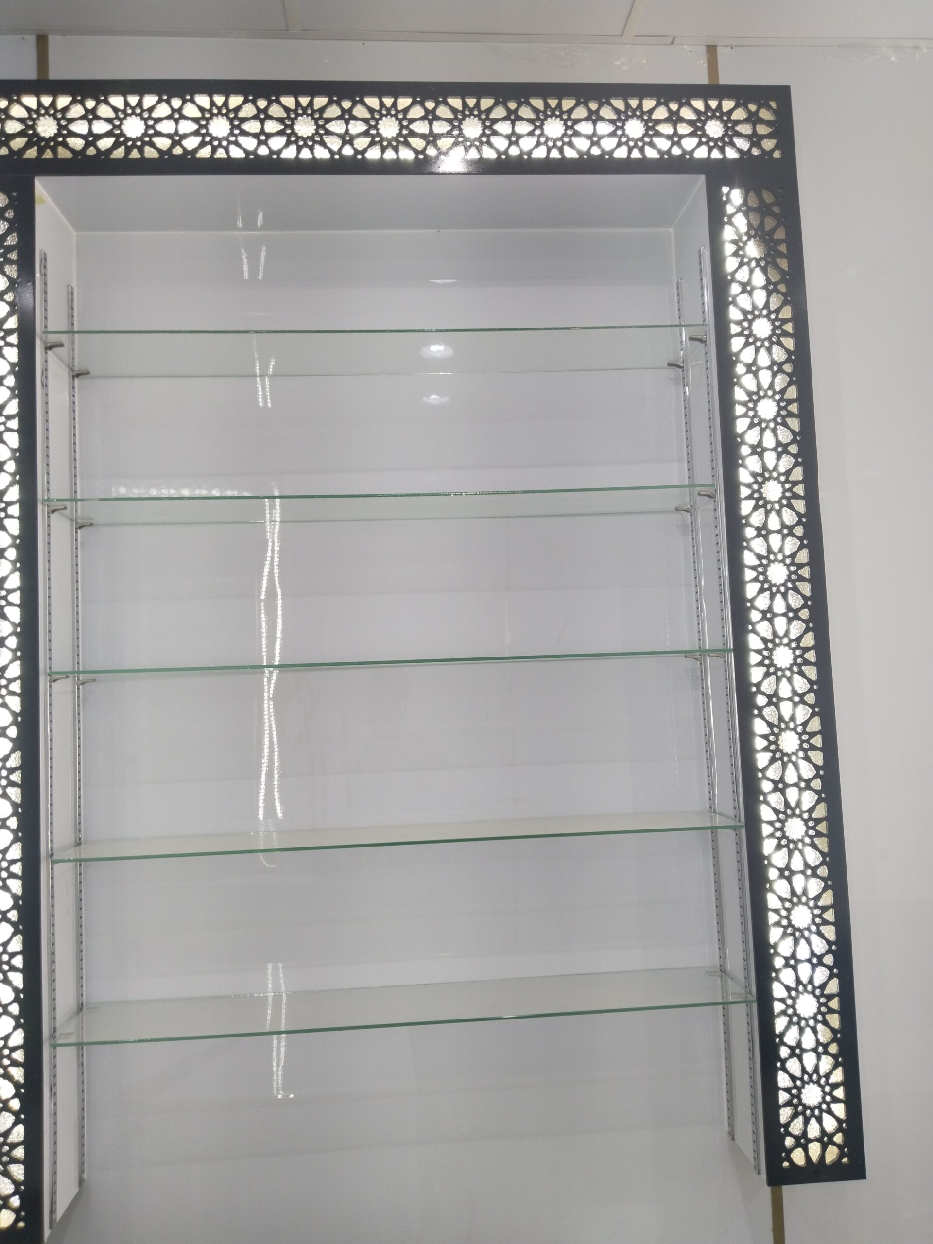 توريد وتركيب الزجاج السكريت واجهات محلات بلكونات م